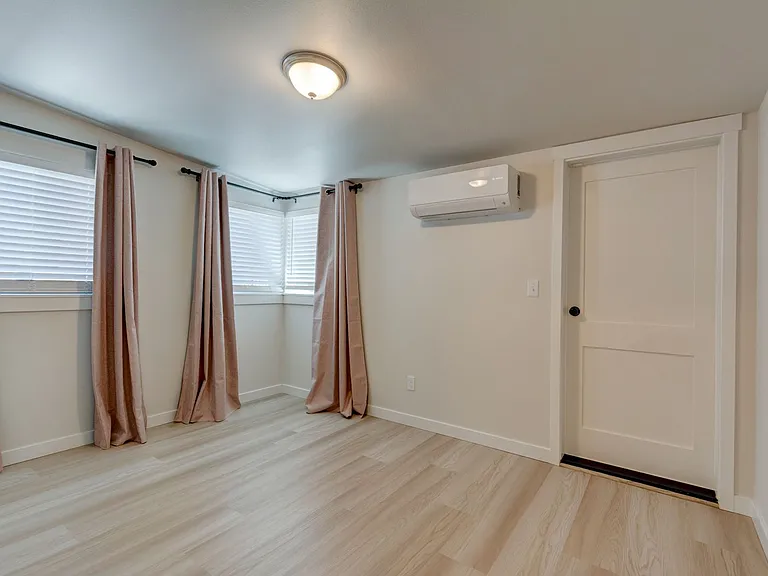 476 SE Barrington Dr #D — Photo 8