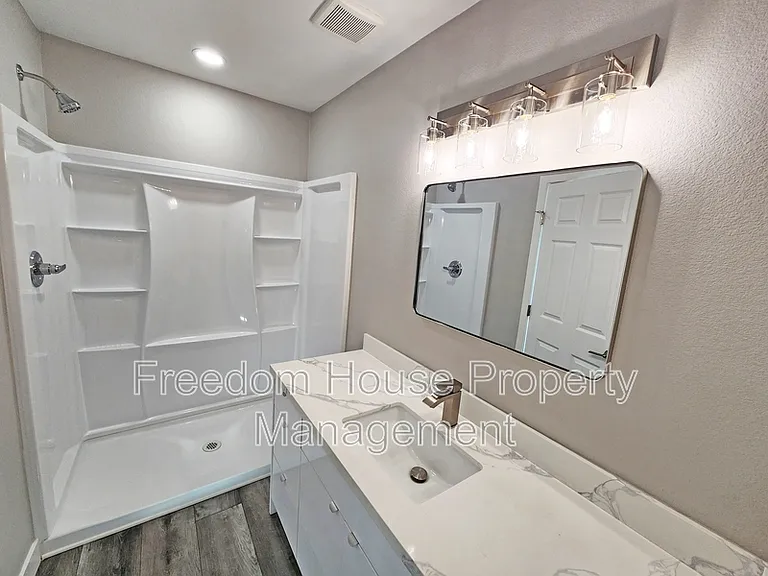 581 Valiant Ave — Photo 24