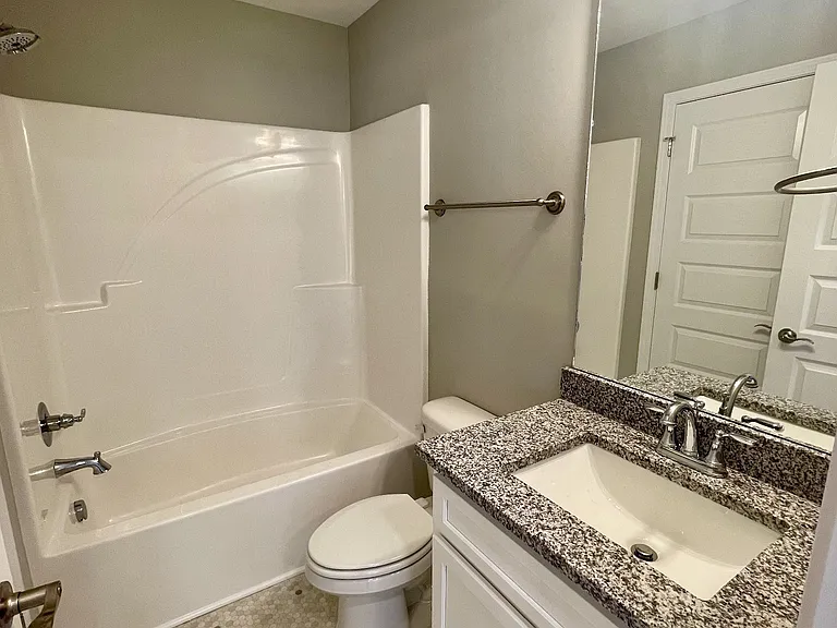 208 Power Ave #B — Photo 7
