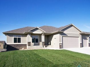 215 S Red Spruce Ave, Sioux Falls, SD 57110