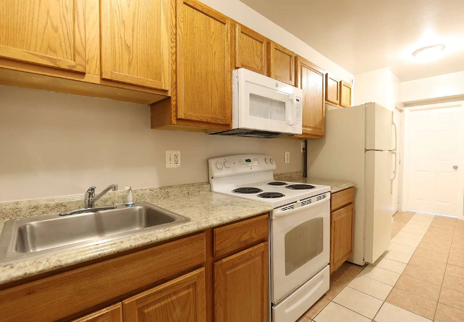 2 bed, 1.0 bath, 800 sqft, $2,850 — Photo 3