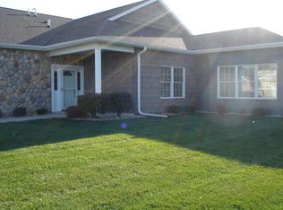 48 Creekside Ct, Mason City, IA 50401