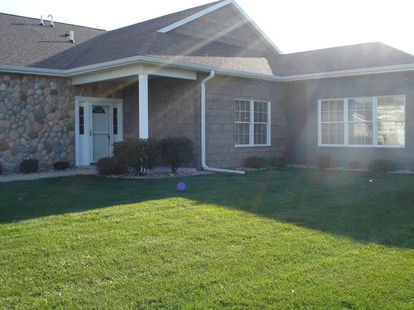 48 Creekside Ct, Mason City, IA 50401