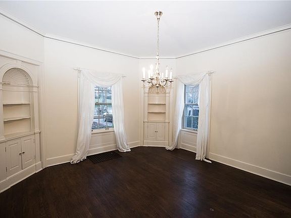 4th image of 1029 N Noyes Blvd