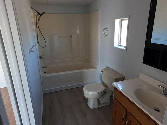 5th image of 806 Dawn Ln