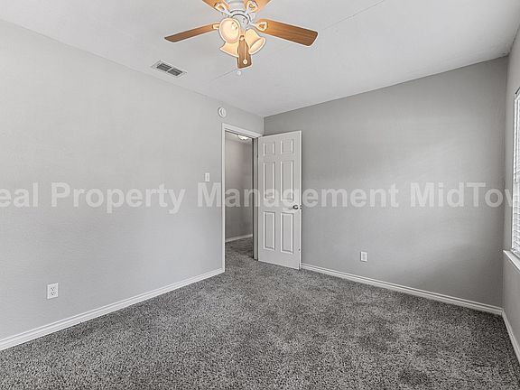 5th image of 2211 Huntington Dr