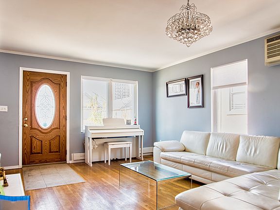 4th image of 3732 Oceanic Ave #B2