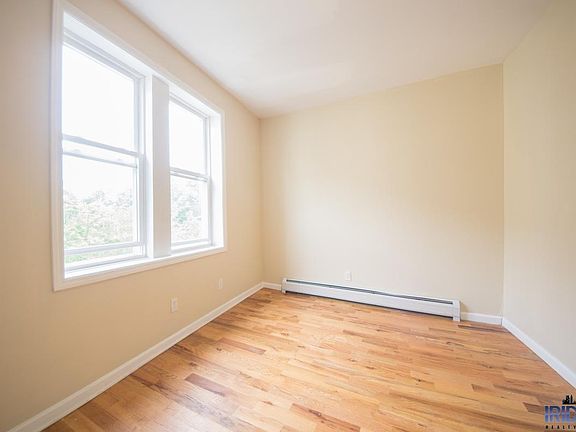 3rd image of 637 Central Ave APT 2R