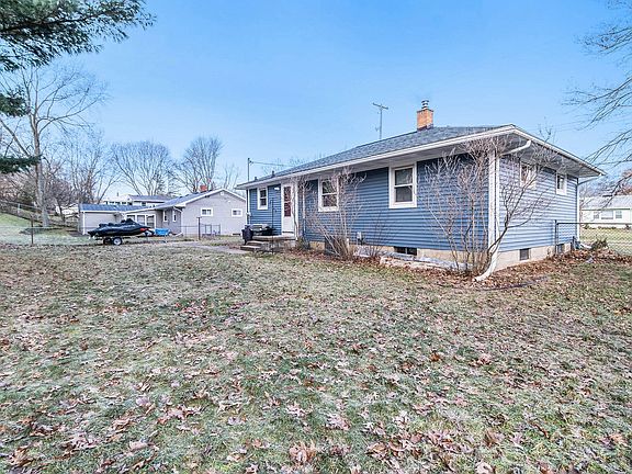 3rd image of 232 Briarhill Dr