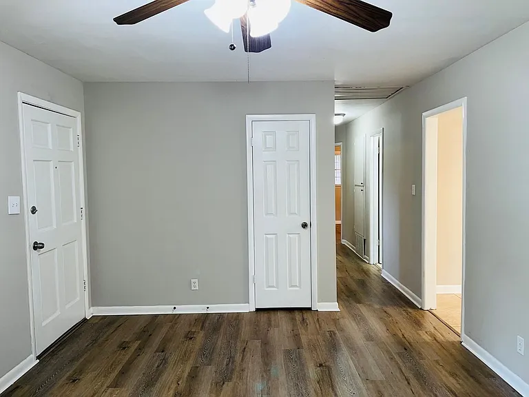 943 Parkstone Dr — Photo 4