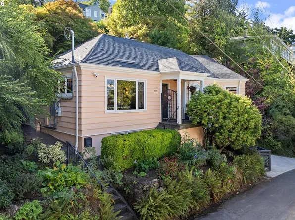 571 NW Alpine Ter, Portland, OR 97210