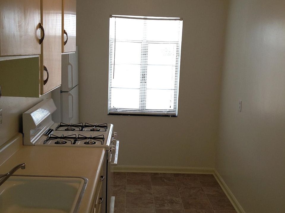 2nd image of 4623 Campbell St