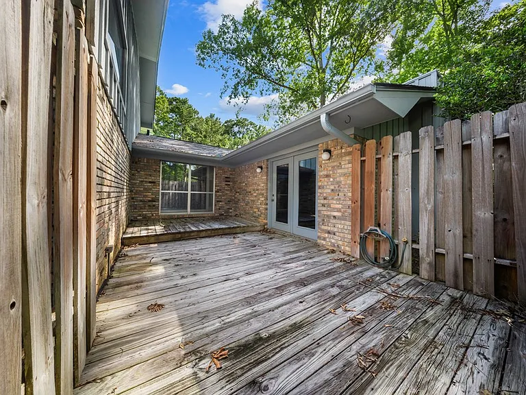 1027 Creek Bend Dr — Photo 33