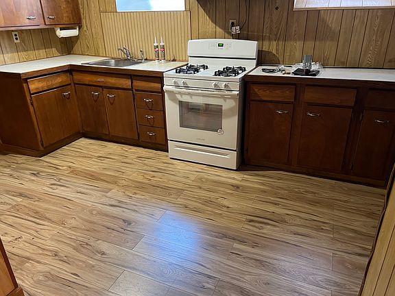 2nd image of 313 Rich Ave #1