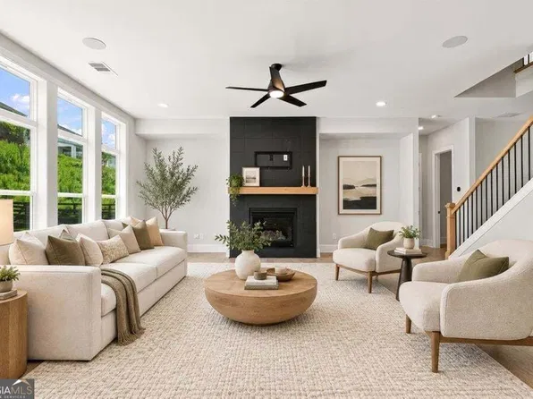 886 Keystone Dr, Woodstock, GA 30188