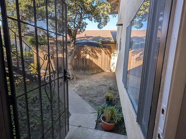 17031 Pinehurst Ln — Photo 17