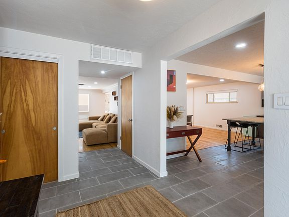 5th image of 630 Sierra Dr SE