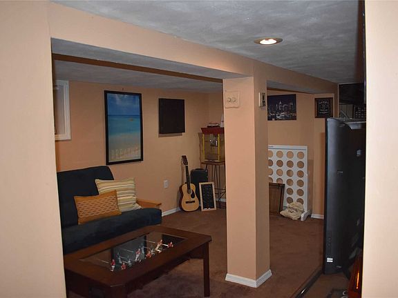 5th image of 117 Iroquois St