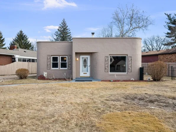 1890 24th Avenue Ct, Moline, IL 61265