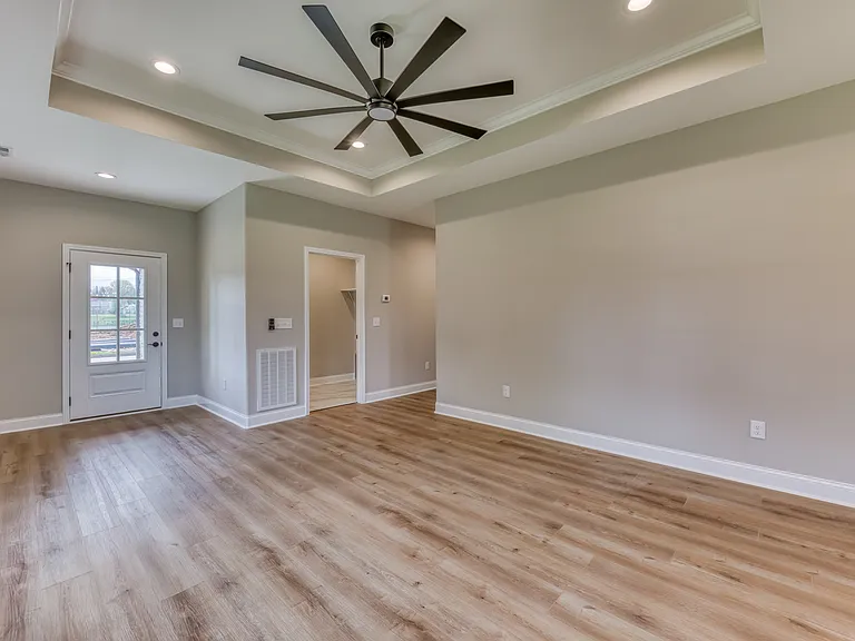 221 Monroe Dr — Photo 8