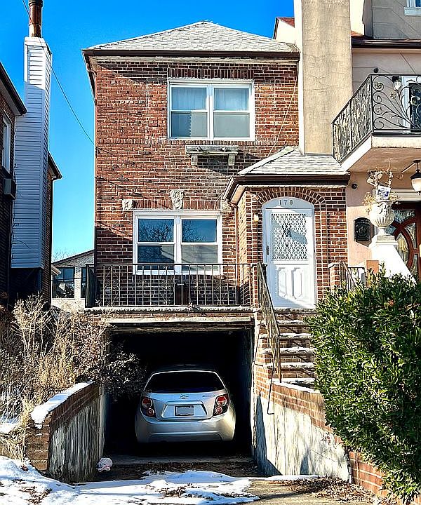 2nd image of 178 Mackenzie St