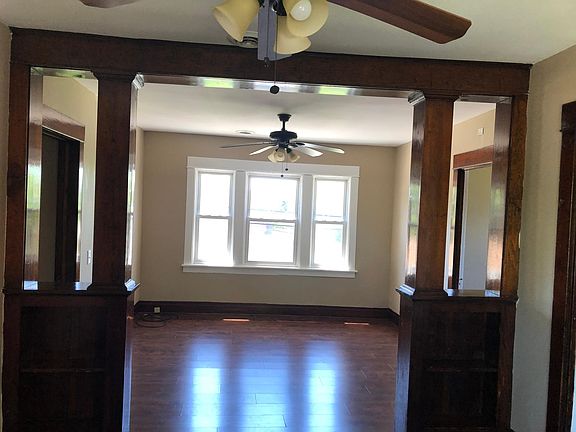 4th image of 94 Aurora Ave #4
