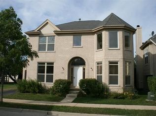 688 Reinzi Ln, Highwood, IL 60040