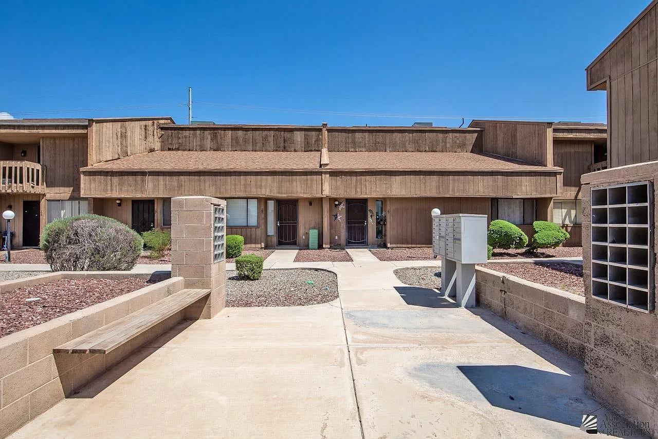 2 bed, 1.5 bath, 1330 sqft, $1,000 — Photo 3