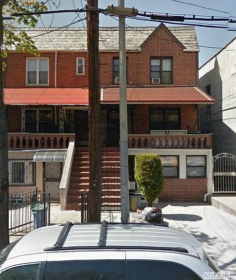 2nd image of 3630 Crescent St