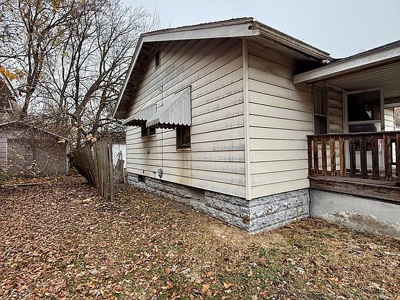 2nd image of 1652 E Hickory St