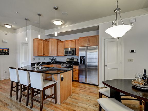 2nd image of 1377 Parkview Ln NE