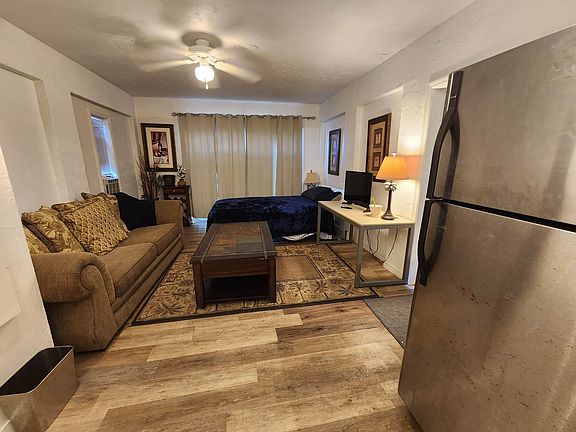 4th image of 1825 Hawkins Ct #B