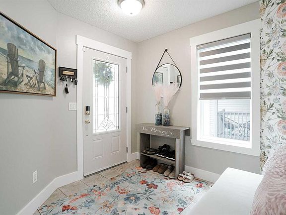 4th image of 213 S Parry Cres