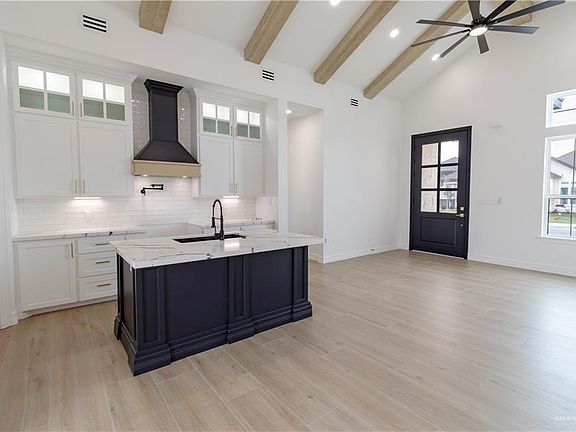 5th image of 2721 E Comal St