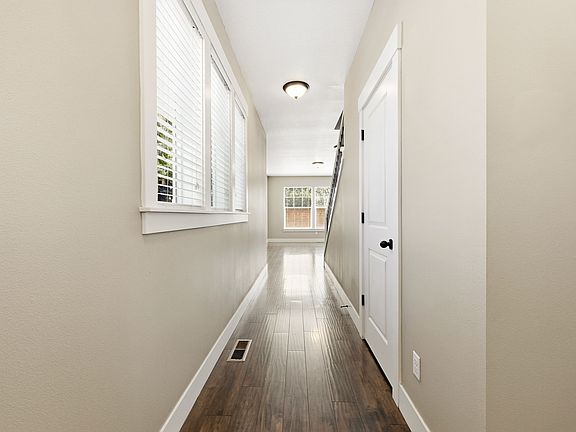 4th image of 1064 SE Leonel Ln