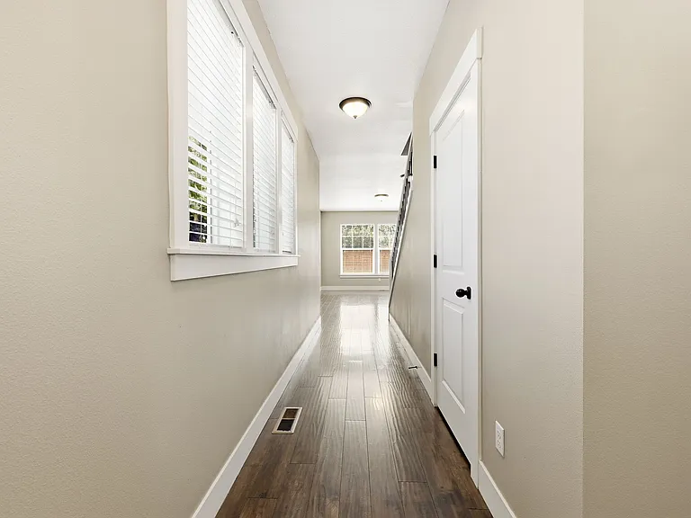 1064 SE Leonel Ln — Photo 4