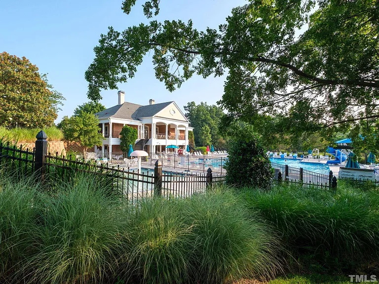 306 Canyon Lake Cir — Photo 32