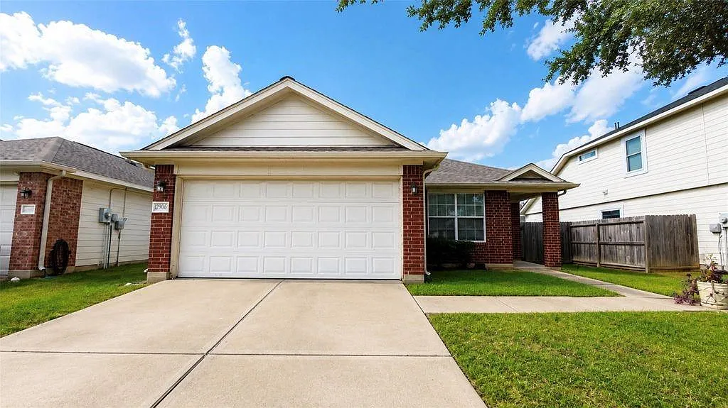 3 bed, 2.0 bath, 1495 sqft, $1,800 — Photo 1