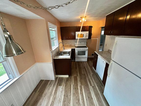 2nd image of 22 Parker St