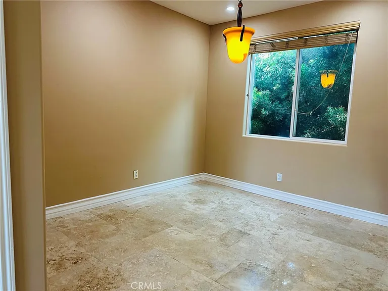 5555 Carpenter Ave #4 — Photo 9