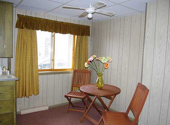 5th image of 207 W West St