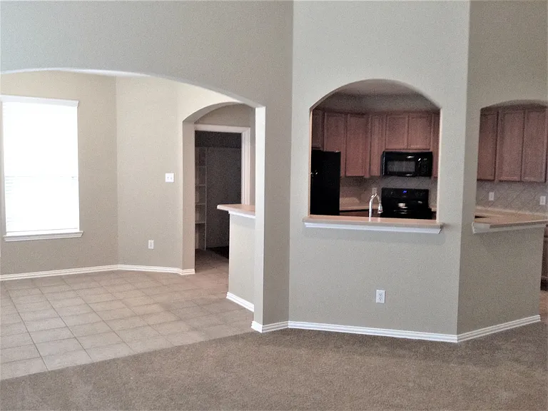 554 Kerry St — Photo 4