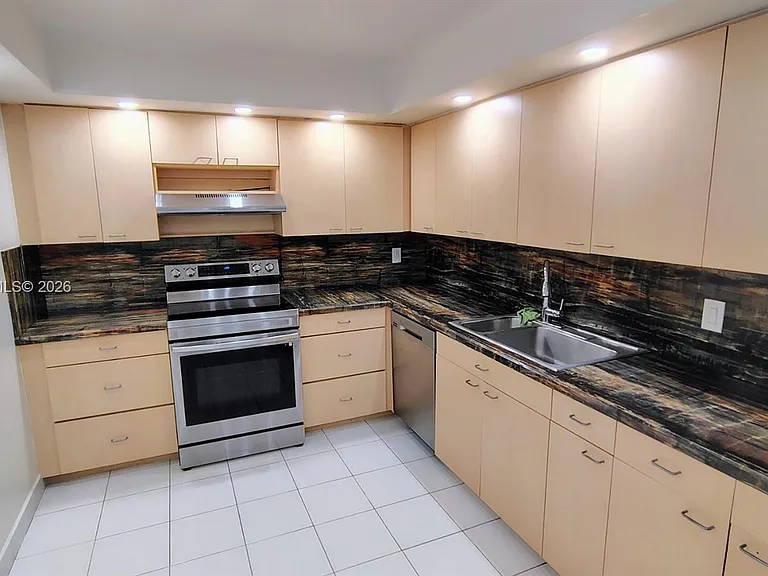 1904 S Ocean Dr #1807 — Photo 4