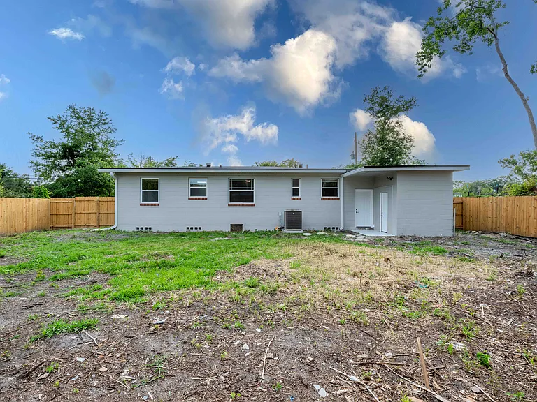 2013 Ronald Ln — Photo 8