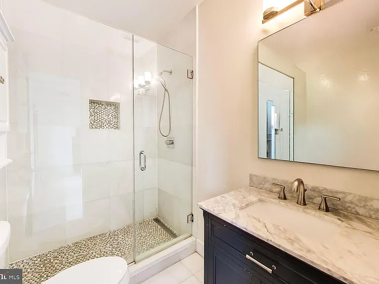 310 V St NE #1 — Photo 15