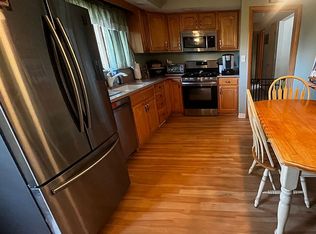 711 Elizabeth St, South Elgin, IL 60177