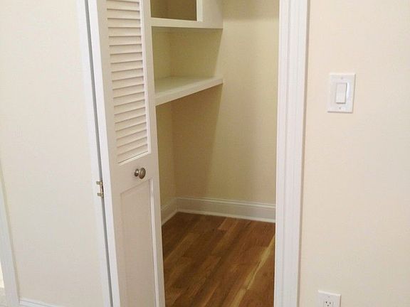 5th image of 190 Waverly Pl APT 1C