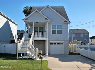 716 Prospect Ave, Keyport, NJ 07735