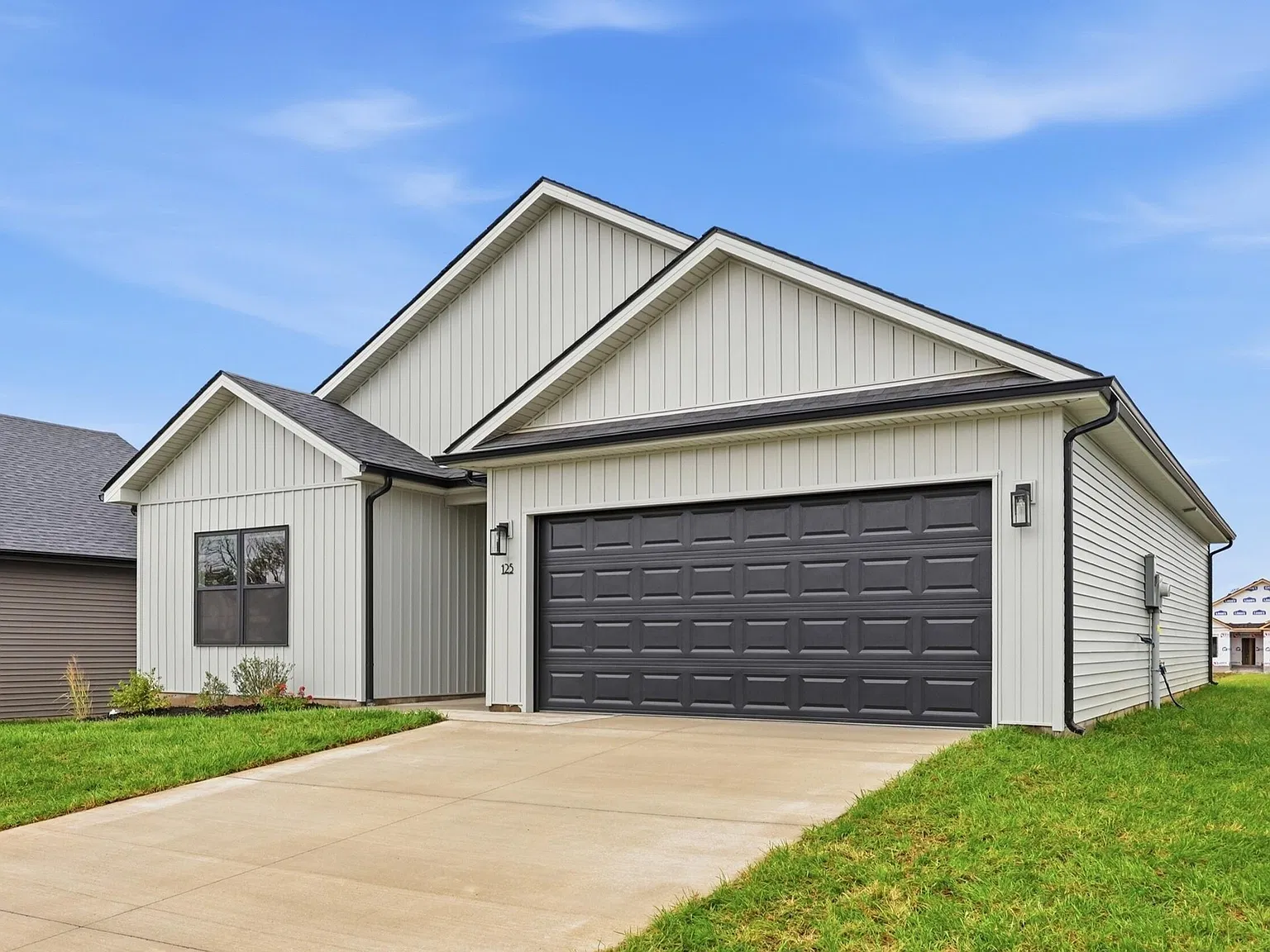3 bed, 2.0 bath, 1380 sqft, $2,400 — Photo 3