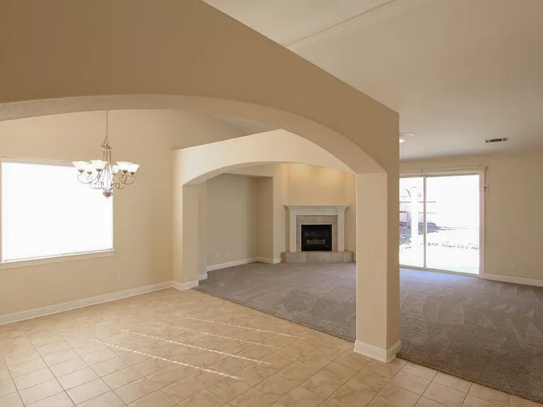 620 San Gabriel St — Photo 9